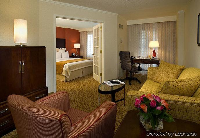 Hotel Embassy By Hilton Washington Dc Bethesda