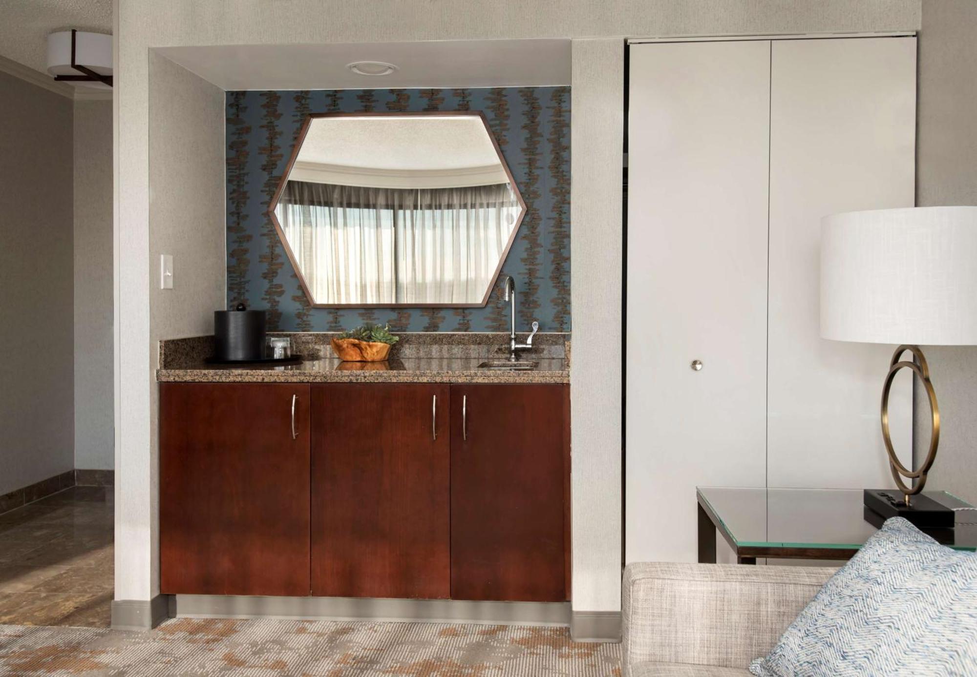 Hotel Embassy By Hilton Washington Dc 4*